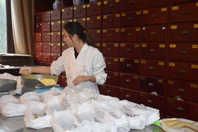 重庆肿瘤医院|肿瘤患者早期可以服用中药吗?